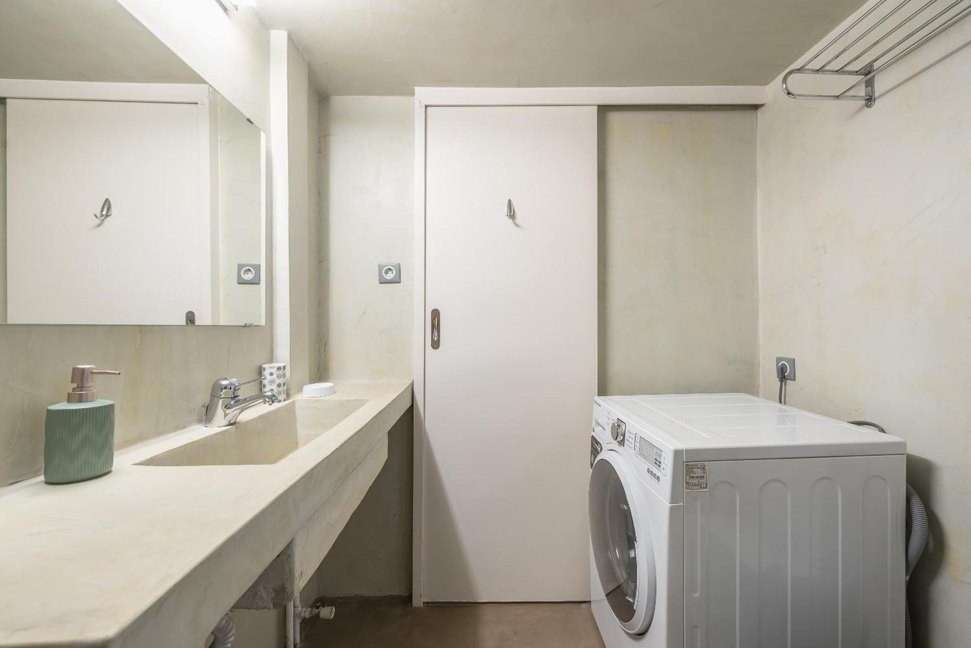 Stylish 2 Bd Urban Retreat Near Panormou Metro Apartment Athens Ngoại thất bức ảnh