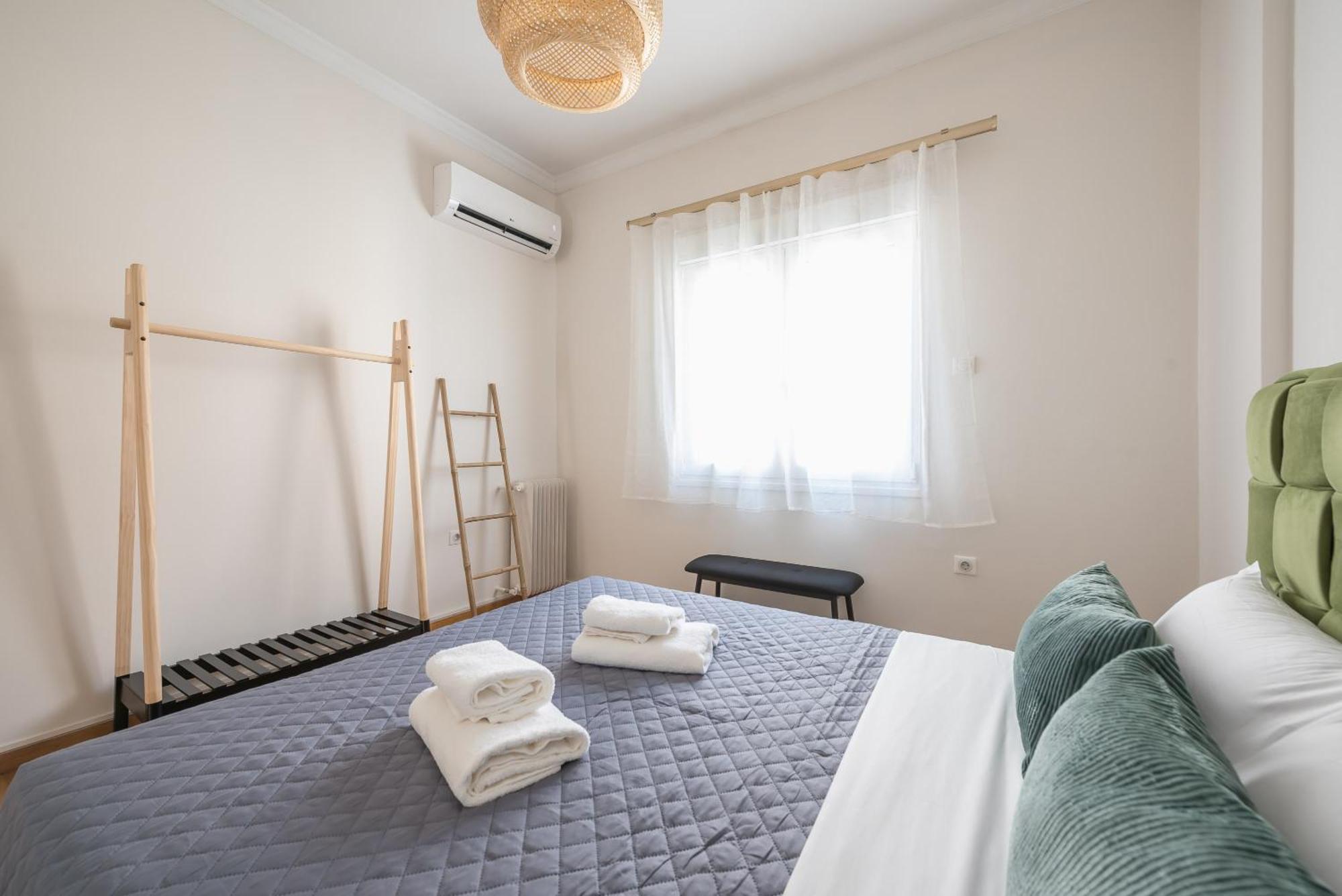 Stylish 2 Bd Urban Retreat Near Panormou Metro Apartment Athens Ngoại thất bức ảnh